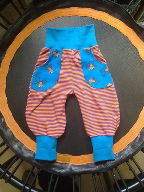 Eine Hose für das Fröschlein