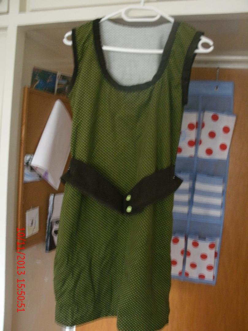 GEDC0006  Cordkleid mit Gürtel.
