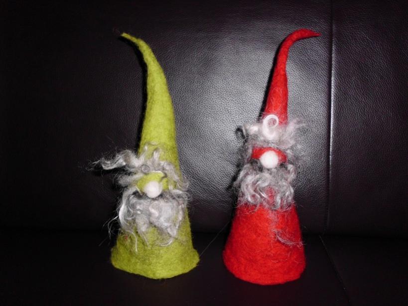 Selbstgefilzte Weihnachtswichtel.