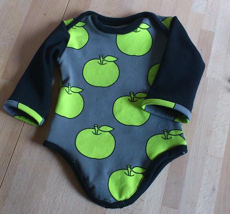 Alien Workshop BodySchnittmuster:http://omi-creates.blogspot.de/2010/02/baby-boy-onesie-with-binding-tutorial.html