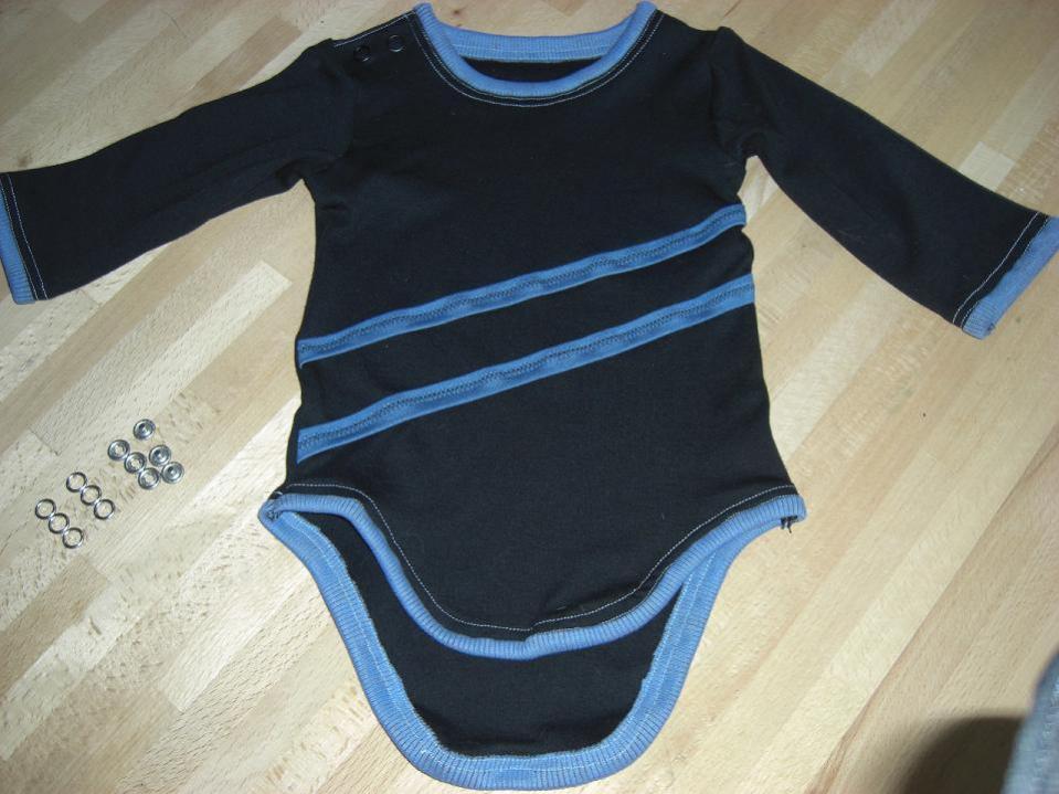 Alien Workshop BodySchnittmuster:http://omi-creates.blogspot.de/2010/02/baby-boy-onesie-with-binding-tutorial.html