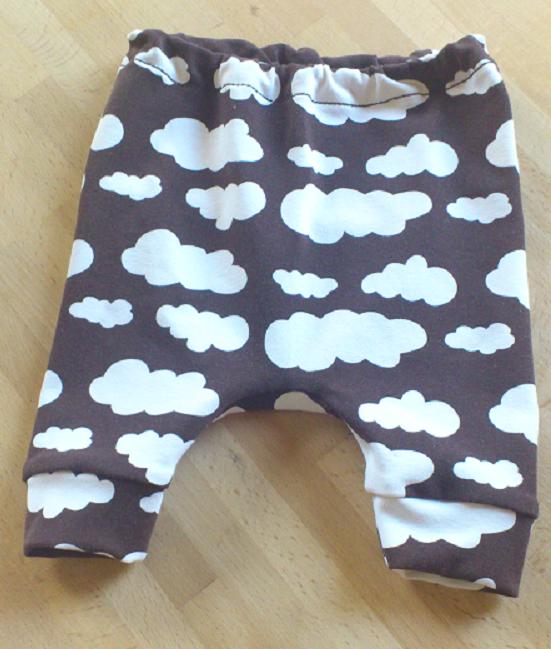Alien Workshop BodySchnittmuster:http://omi-creates.blogspot.de/2010/02/baby-boy-onesie-with-binding-tutorial.html