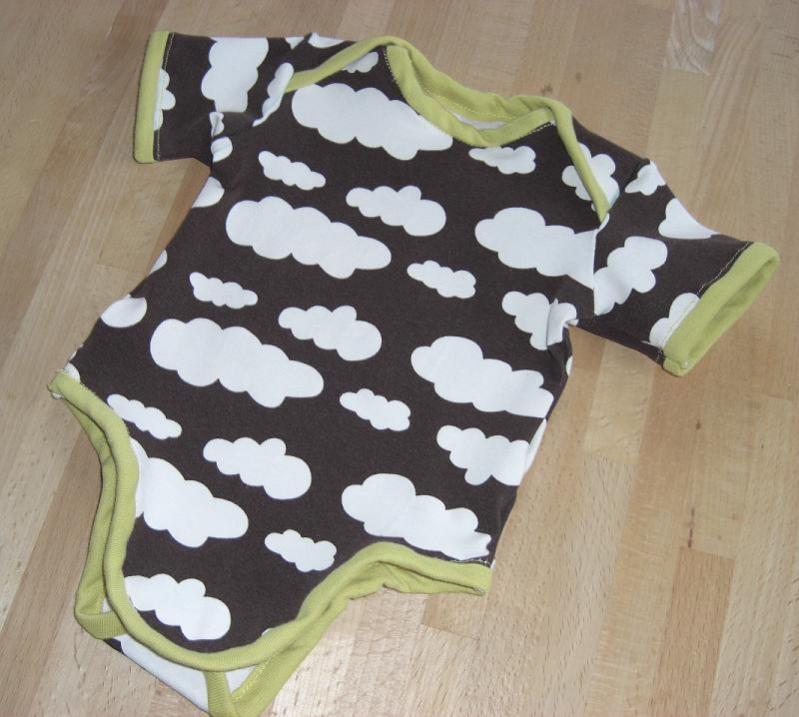 Alien Workshop BodySchnittmuster:http://omi-creates.blogspot.de/2010/02/baby-boy-onesie-with-binding-tutorial.html