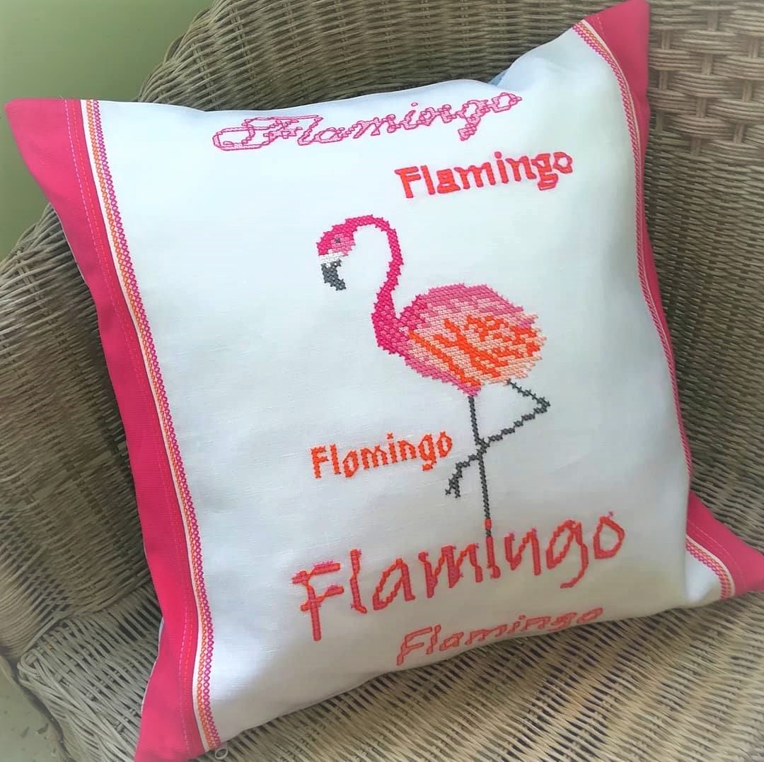Flamingokissen in Kreuzstich