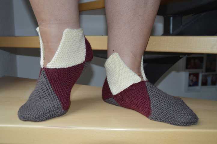 Bettsocken ohne Nadelspiel gestrickt