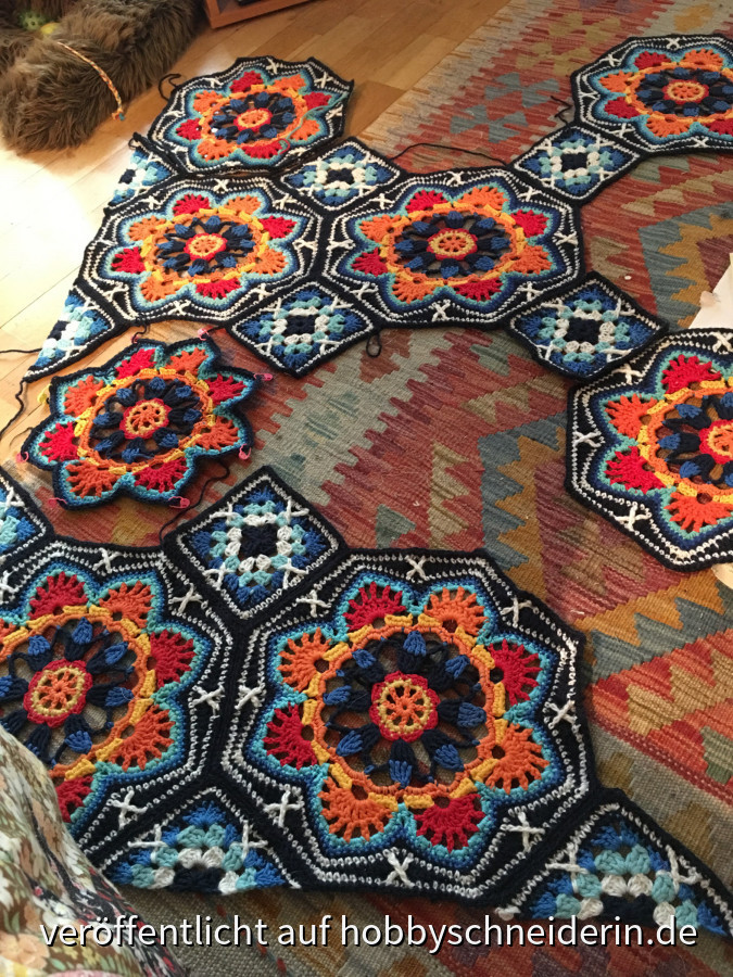 Persian tiles blanket von Janie Crow