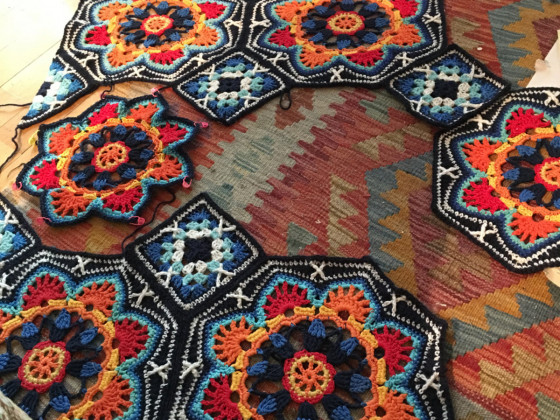 Persian tiles blanket von Janie Crow