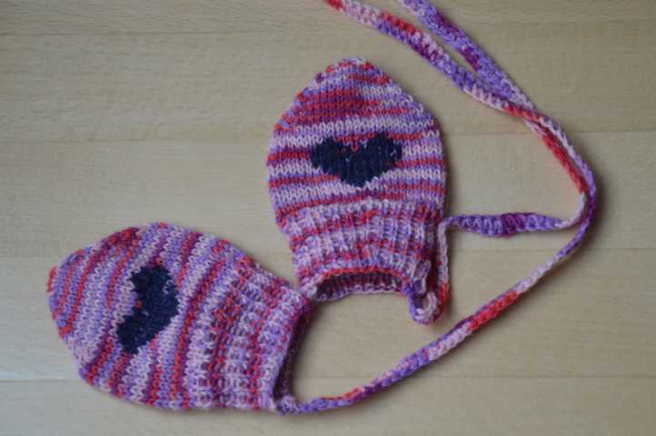 Babyhandschuhe mit Herzchen