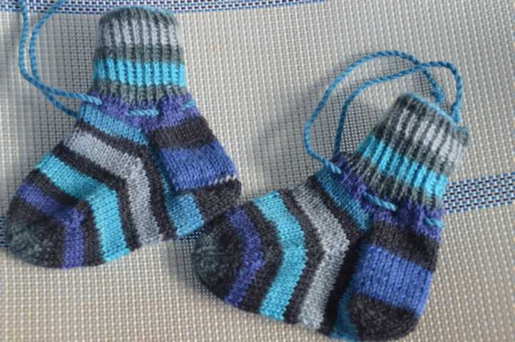 Blaue XL Babysöckchen