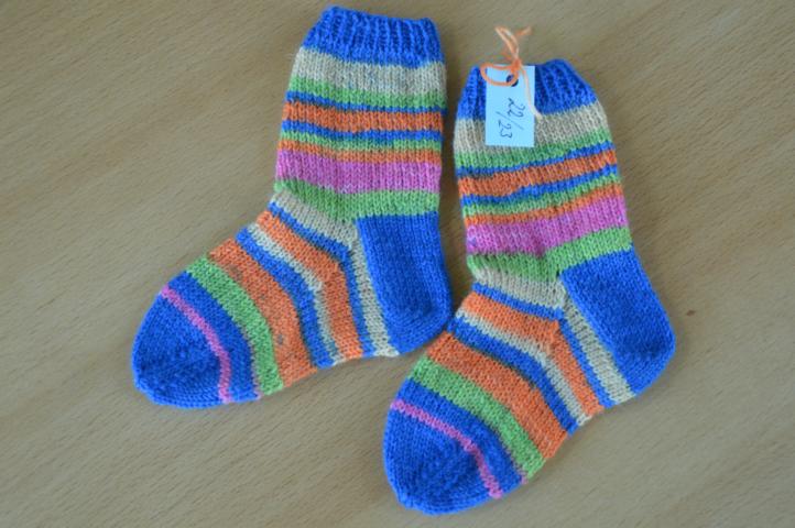 Buntgestreifte Kindersocken