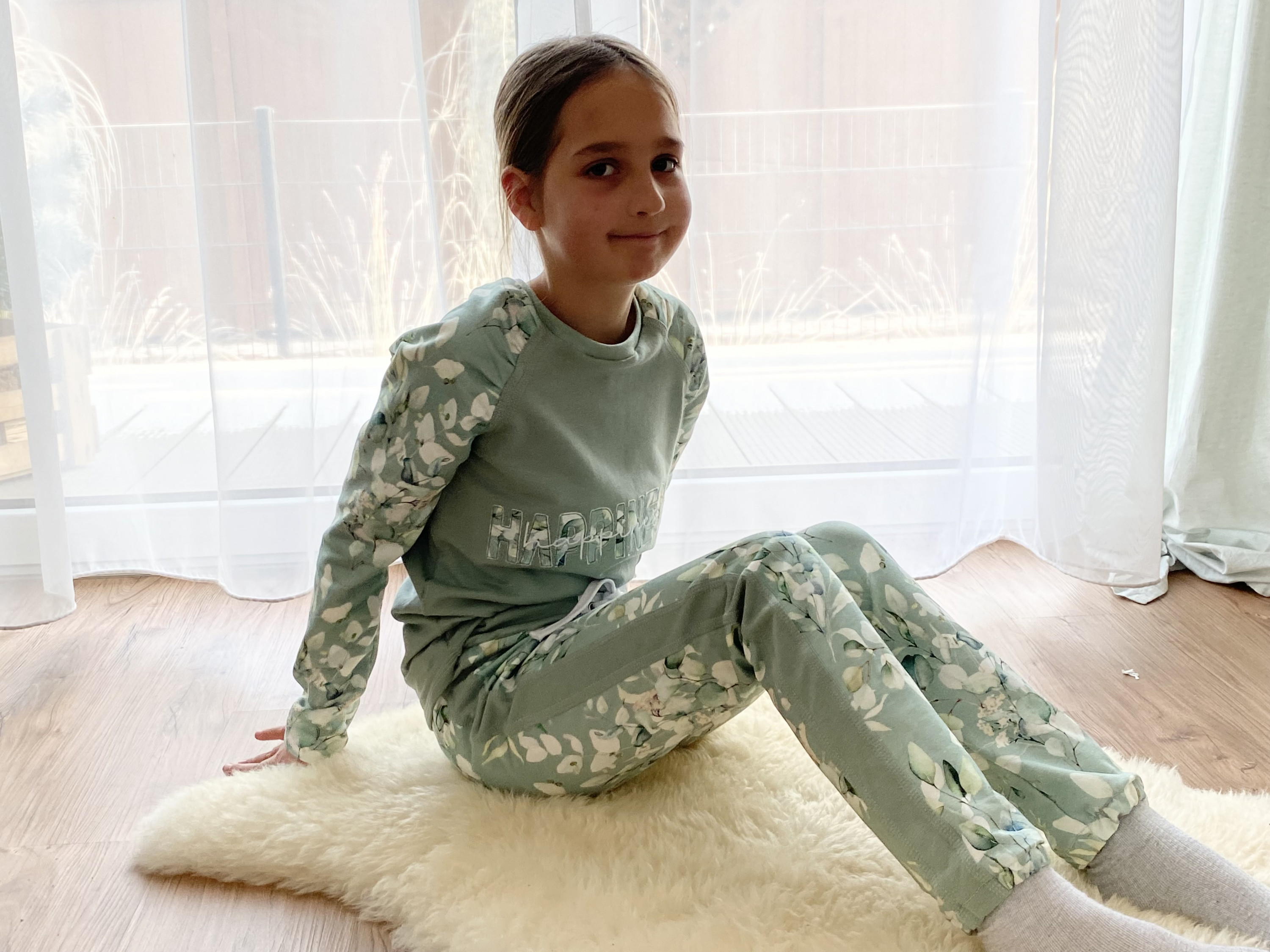 Lazy Pants und Ruffled Raglan von Schleiferlwerk Gr 134