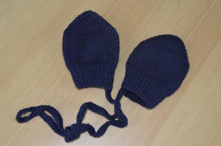 Dunkelblaue Babyhandschuhe