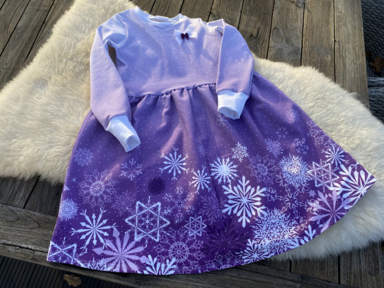 Winterkleid mit Farbverlauf - Gr 134 - Ganzjahresliebling