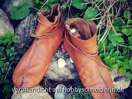 Schuhe im Haithabu-Stil