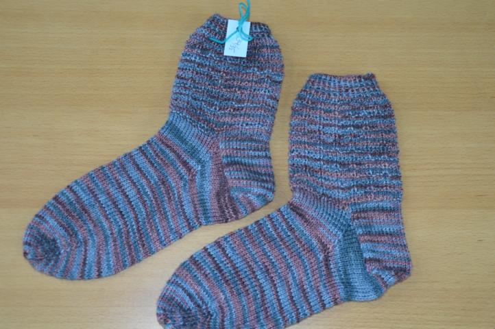 Waffelmuster-Socken in blau und beere