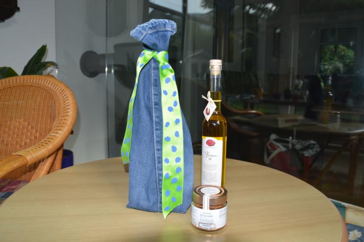 Hosenbein als Geschenkverpackung