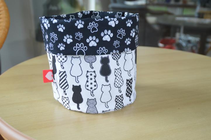 Utensilo mit Katzen und Tatzen