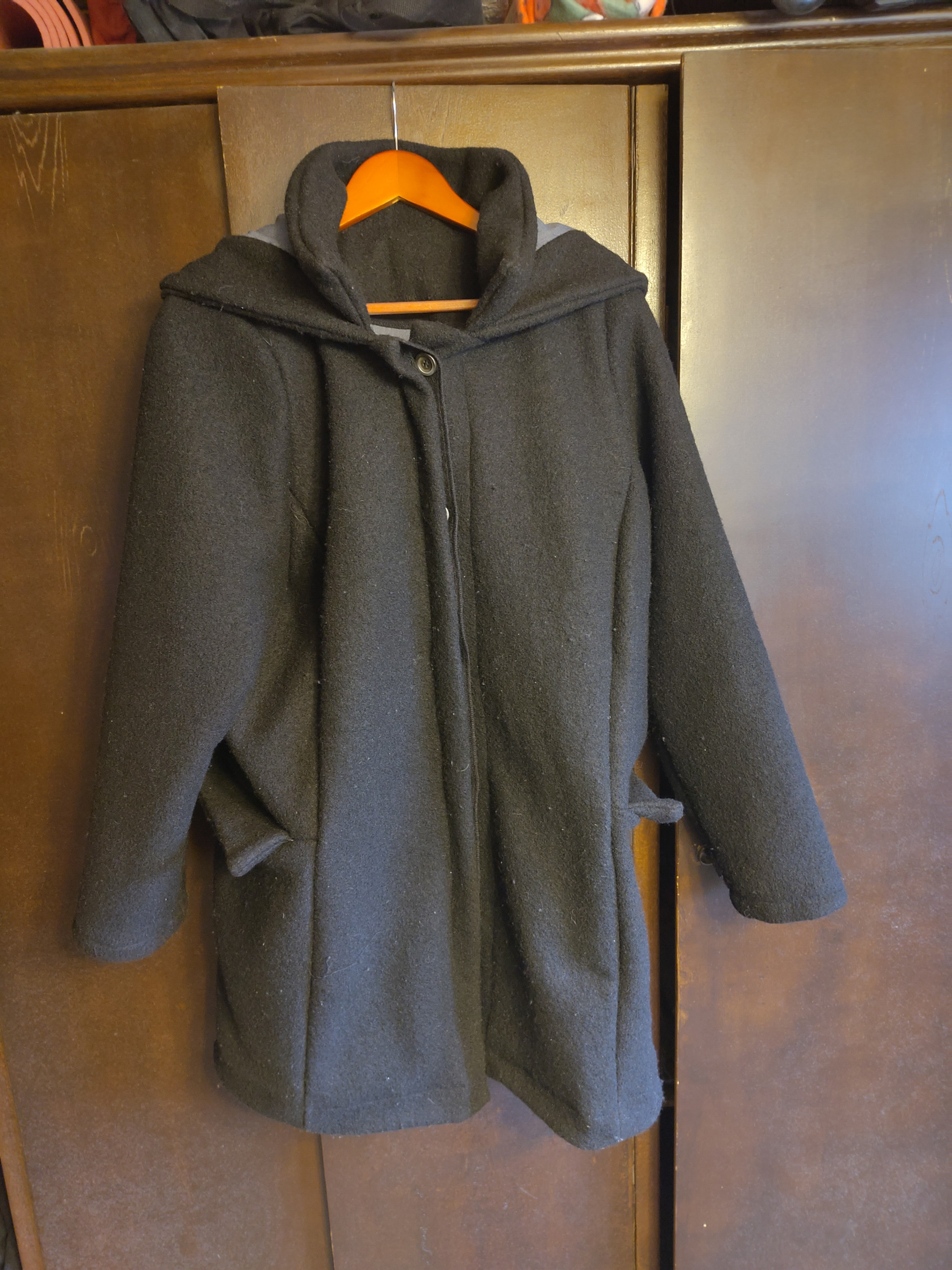 Mantel aus Wollwalk geschlossen