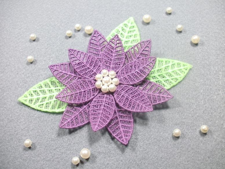 3D Blume, selbst entworfen und digitalisiert, gestickt auf der Artista 200