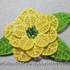 3D Blume selbt entworfen und gepuncht, gestickt auf der Artista 200, bestickt mit grünen Perlen