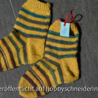 Gelb-grüne Kindersocken