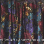 Das Langarmshirt habe ich schon vor über 1 Jahr aus 2 verschiedenen Wolljerseys genäht und trage es sehr gern. Aus den Resten der beiden Stoffe entstand die Tunika Violet Rose aus der Ottobre He/Wi 2011. Allerdings bin ich über den Schnitt etwas enttäusch