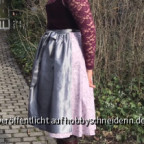 Einheit 31 - Dirndl mit Schürze Seite - Ceri