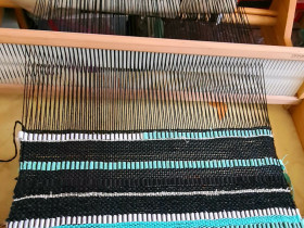 Weben mit dem starren Webrahmen— rigid heddle loom