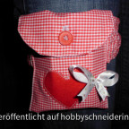 Strumpfband mit Tasche für unterm Dirndl. Tasche diesmal mit per Knopf verschlossener Klappe.