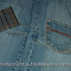 Geflickte Jeans von vorn