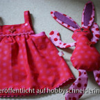 Hase Pepe und Kleid