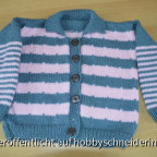 Strickjäckchen mit Blockstreifen