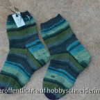 Blau-grüne Kindersocken