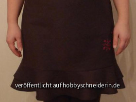 Hier nun auch Kleid 124 aus Burda 6-2004,