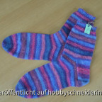Socken in Beerentönen