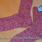 Socken mit Zopfmuster