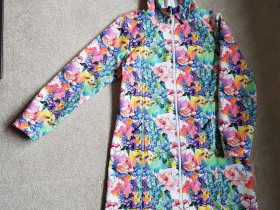 Softshellparka mit regenbogenbunten Blumen