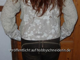 Pullbluse, durfte nicht zu lang werden, damit der Hosenboden, der Trachtenhose noch zu sehen ist.