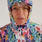 Softshellparka mit regenbogenbunten Blumen