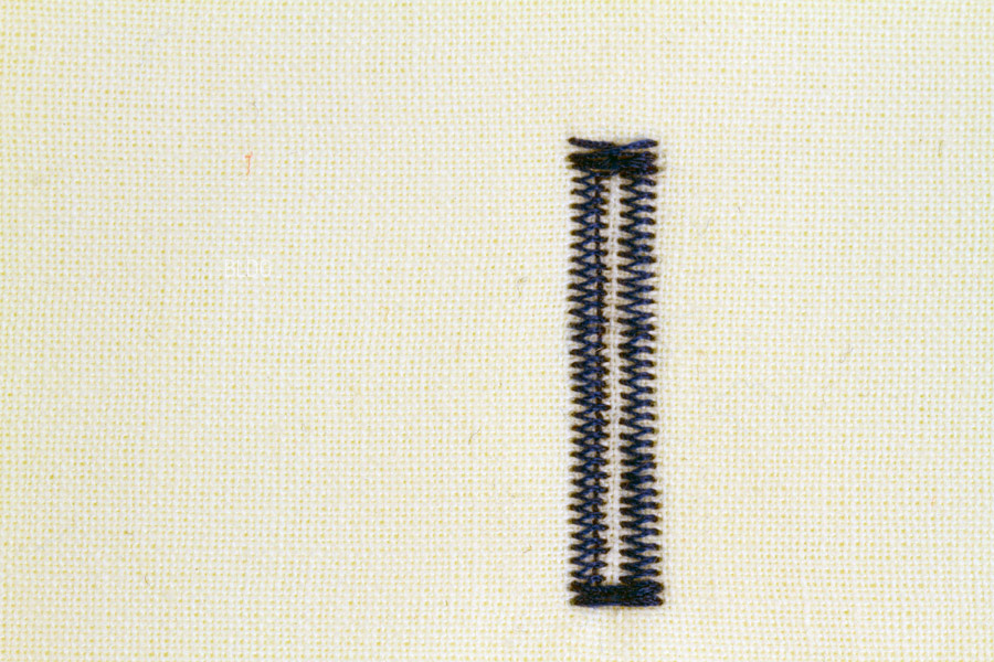 JUKI HZL-27Z fertiges Knopfloch