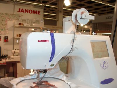 Nähmaschine mit Brushoutkit