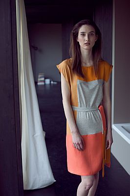 Sommerkleid mit klaren Linien