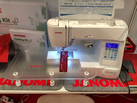 Janome Skyline S3